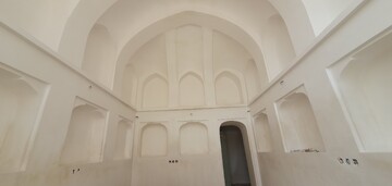 مرمت حجره شرقی مسجد امام خمینی(ره) سمنان انجام شد