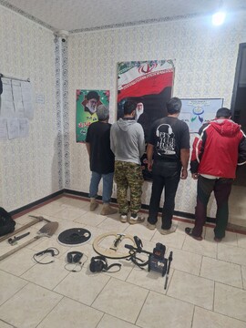 کشف و ضبط یک دستگاه فلزیاب و دستگیری ۴ نفر در رودبار