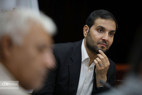 نشست هم‌اندیشی مدیرکل میراث‌فرهنگی، گردشگری و صنایع‌دستی خوزستان با اعضای جامعه حرفه‌ای هتل‌داران و تأسیسات گردشگری استان