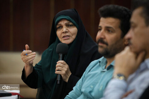 نشست هم‌اندیشی مدیرکل میراث‌فرهنگی، گردشگری و صنایع‌دستی خوزستان با اعضای جامعه حرفه‌ای هتل‌داران و تأسیسات گردشگری استان