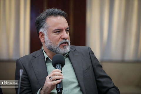 نشست هم‌اندیشی مدیرکل میراث‌فرهنگی، گردشگری و صنایع‌دستی خوزستان با اعضای جامعه حرفه‌ای هتل‌داران و تأسیسات گردشگری استان