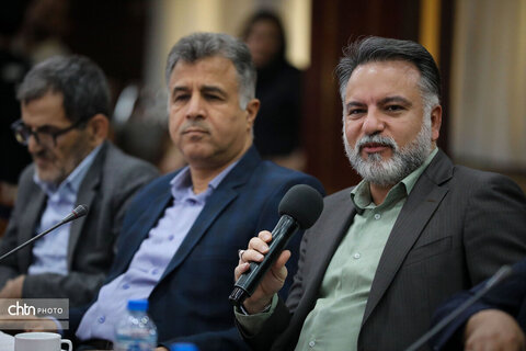 نشست هم‌اندیشی مدیرکل میراث‌فرهنگی، گردشگری و صنایع‌دستی خوزستان با اعضای جامعه حرفه‌ای هتل‌داران و تأسیسات گردشگری استان