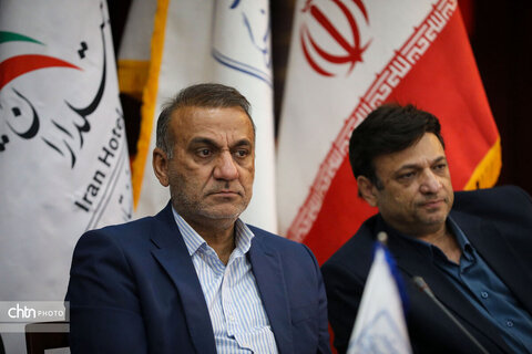 نشست هم‌اندیشی مدیرکل میراث‌فرهنگی، گردشگری و صنایع‌دستی خوزستان با اعضای جامعه حرفه‌ای هتل‌داران و تأسیسات گردشگری استان