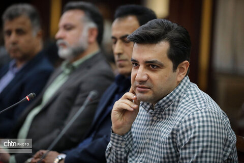 نشست هم‌اندیشی مدیرکل میراث‌فرهنگی، گردشگری و صنایع‌دستی خوزستان با اعضای جامعه حرفه‌ای هتل‌داران و تأسیسات گردشگری استان