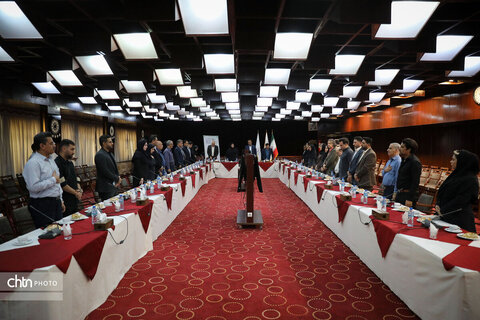 نشست هم‌اندیشی مدیرکل میراث‌فرهنگی، گردشگری و صنایع‌دستی خوزستان با اعضای جامعه حرفه‌ای هتل‌داران و تأسیسات گردشگری استان