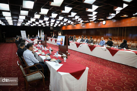 نشست هم‌اندیشی مدیرکل میراث‌فرهنگی، گردشگری و صنایع‌دستی خوزستان با اعضای جامعه حرفه‌ای هتل‌داران و تأسیسات گردشگری استان