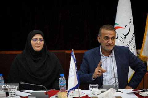 نشست هم‌اندیشی مدیرکل میراث‌فرهنگی، گردشگری و صنایع‌دستی خوزستان با اعضای جامعه حرفه‌ای هتل‌داران و تأسیسات گردشگری استان