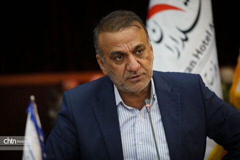 نشست هم‌اندیشی مدیرکل میراث‌فرهنگی، گردشگری و صنایع‌دستی خوزستان با اعضای جامعه حرفه‌ای هتل‌داران و تأسیسات گردشگری استان