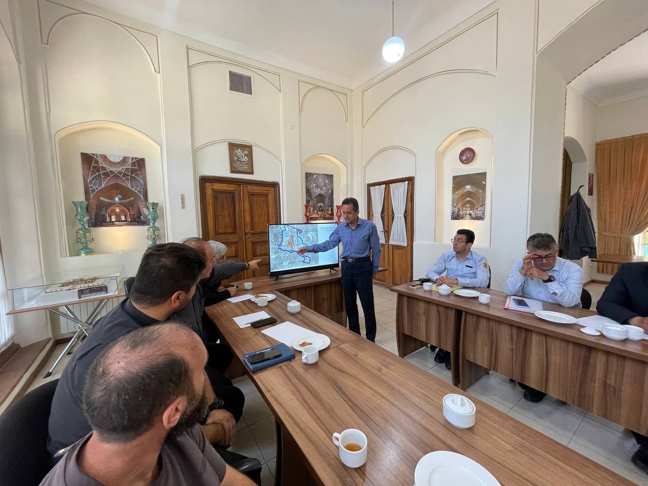 ساماندهی مشکل آنتن‌دهی در بازار جهانی تبریز/ ضرورت انتخاب محل مناسب نصب دکل مخابراتی با رعایت ضوابط فنی و میراثی