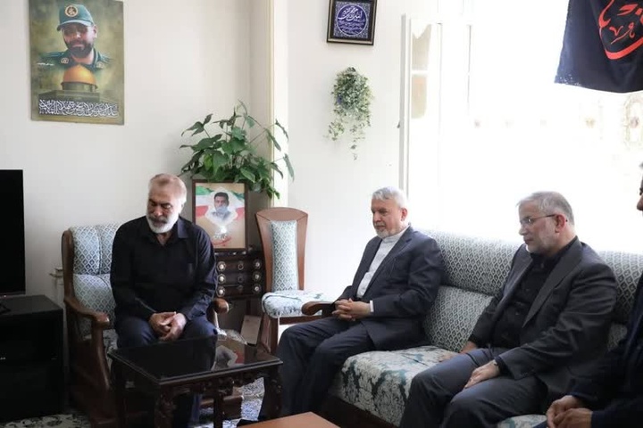 ادای احترام وزیر میراث‌فرهنگی به مقام شهید علی جوادی‌پور/ تجدید عهد با راه شهدا