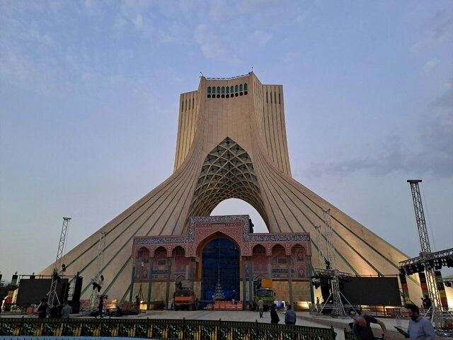 سازه احداث شده در برج آزادی بدون اخذ نظریه میراث فرهنگی است