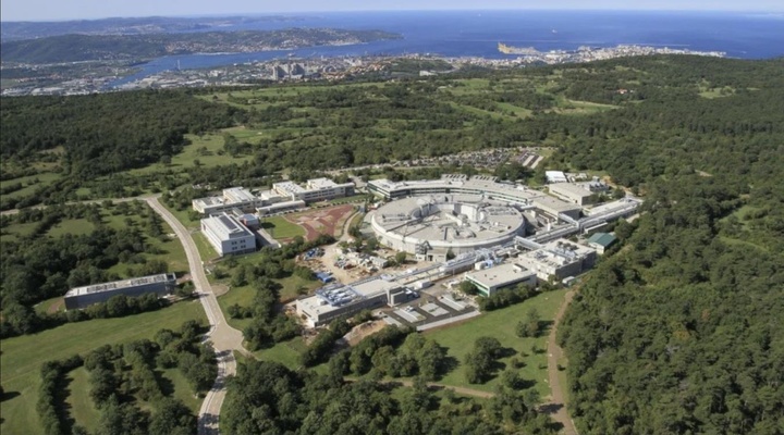 همکاری‌های علمی پژوهشگاه با مرکز سینکروترون الترا در ایتالیا/ تکمیل پروژه‌های تحقیقاتی مرتبط با آثار تاریخی‌فرهنگی