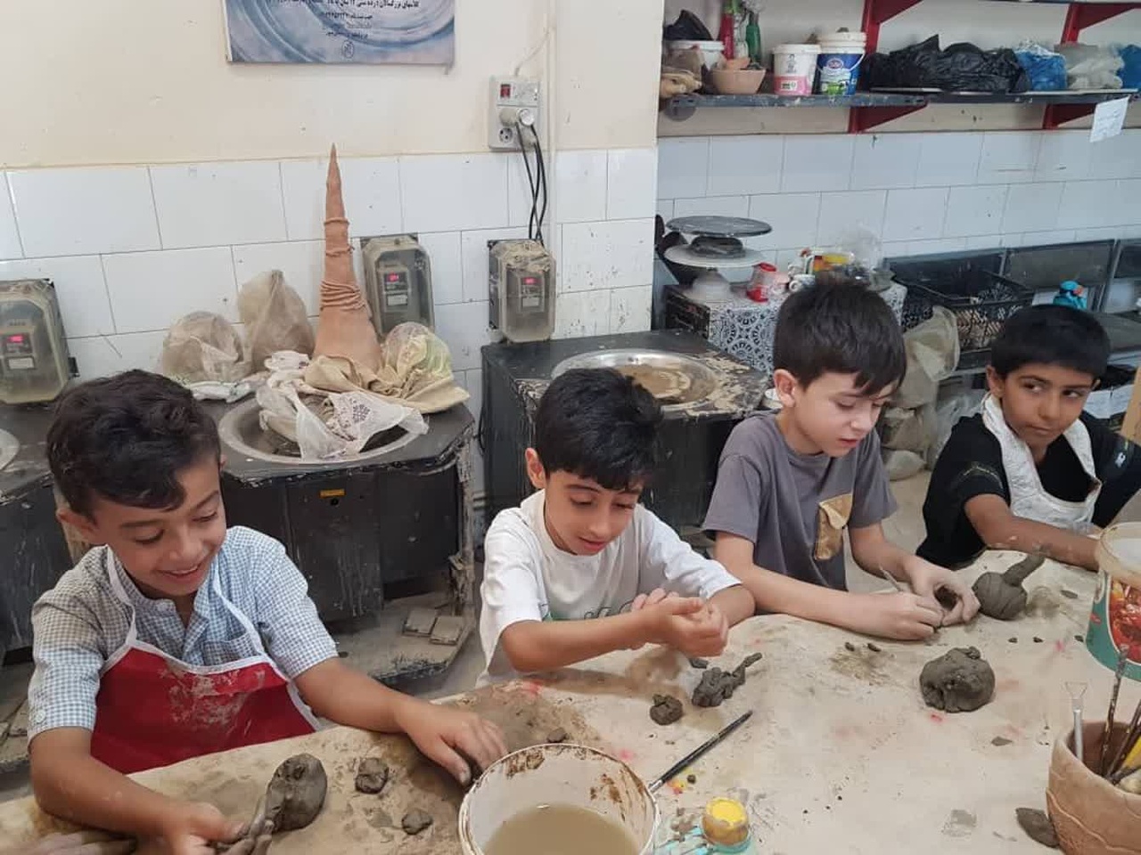 برگزاری دوره آموزشی سفالگری برای کودکان در عمارت داعی قزوین