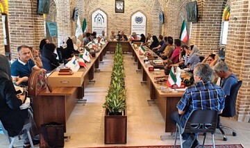 ضرورت توسعه صادرات صنایع‌دستی و حمایت هدفمند از هنرمندان/ تسهیل فرآیندهای صادراتی در دستور کار قرار دارد