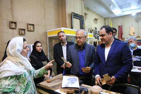 بازدید استاندار هرمزگان از بازارچه مرکز آموزش و تولید صنایع دستی