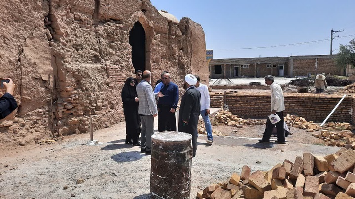 بازدید مسئولان از پروژه ترمیم و بازسازی بقعه امامزاده سلیمان (ع) اشتهارد