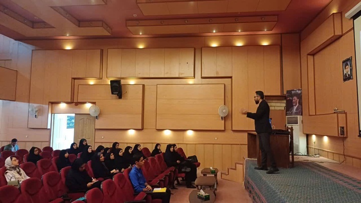 آشنایی هنرمندان صنایع‌دستی میبد با آخرین ایده‌ها و نوآوری‌ها در تولید و عرضه محصول