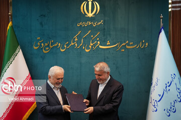 آیین تجلیل از عوامل پرونده ثبت جهانی دره‌ها و محوطه‌های پیش از تاریخ خرم‌آباد