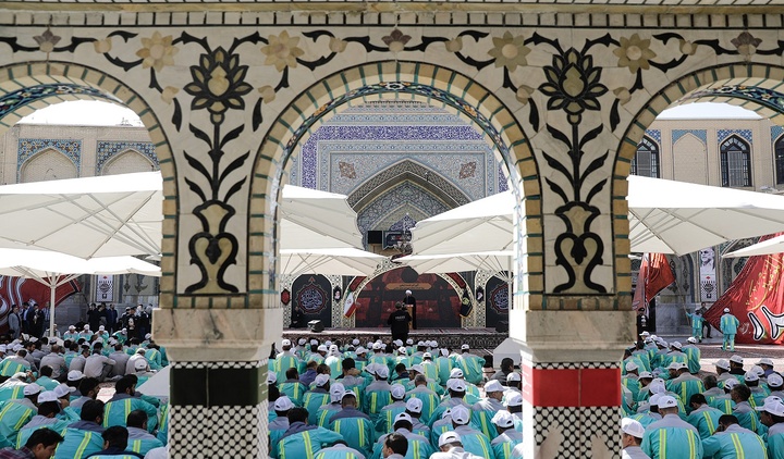 آیین معنوی «اذن خدمت خادمین اربعین» در حرم مطهر رضوی برگزار شد