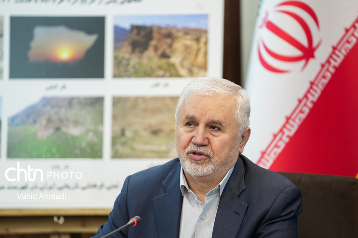 آیین تجلیل از عوامل پرونده ثبت جهانی دره‌ها و محوطه‌های پیش از تاریخ خرم‌آباد