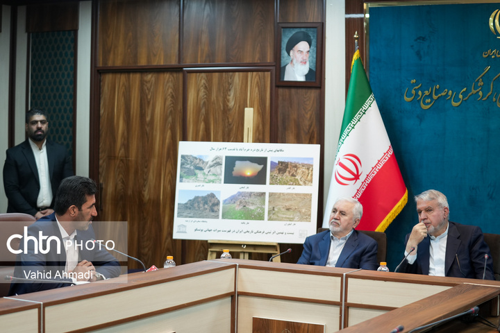 آیین تجلیل از عوامل پرونده ثبت جهانی دره‌ها و محوطه‌های پیش از تاریخ خرم‌آباد