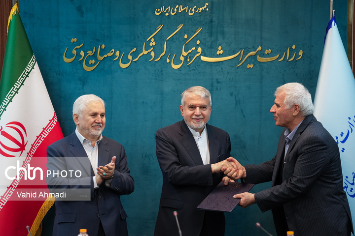 آیین تجلیل از عوامل پرونده ثبت جهانی دره‌ها و محوطه‌های پیش از تاریخ خرم‌آباد