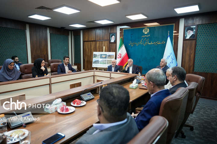 آیین تجلیل از عوامل پرونده ثبت جهانی دره‌ها و محوطه‌های پیش از تاریخ خرم‌آباد