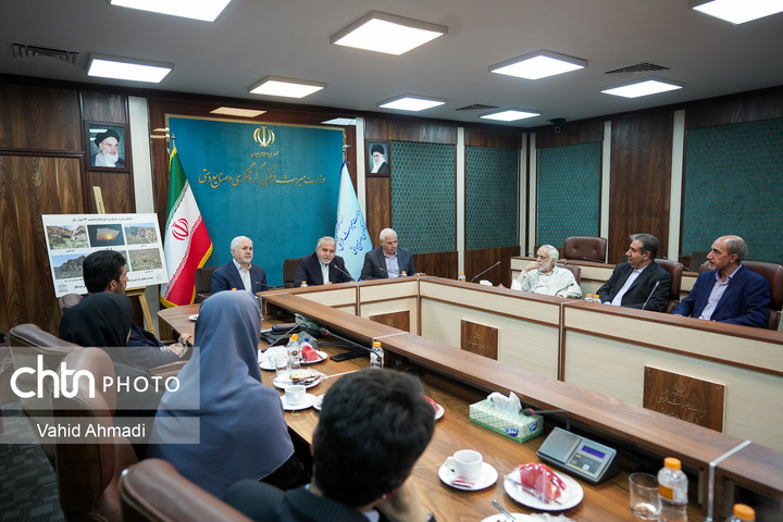 آیین تجلیل از عوامل پرونده ثبت جهانی دره‌ها و محوطه‌های پیش از تاریخ خرم‌آباد