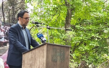 گردشگری مشاهیر و مفاخر در شهرستان مورد توجه قرار گیرد