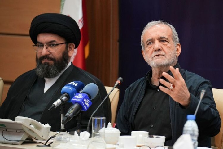 هیچ قدرتی نمی‌تواند مردم متحد را متوقف کند/ علم و دانایی را در کشور به اوج می‌رسانیم