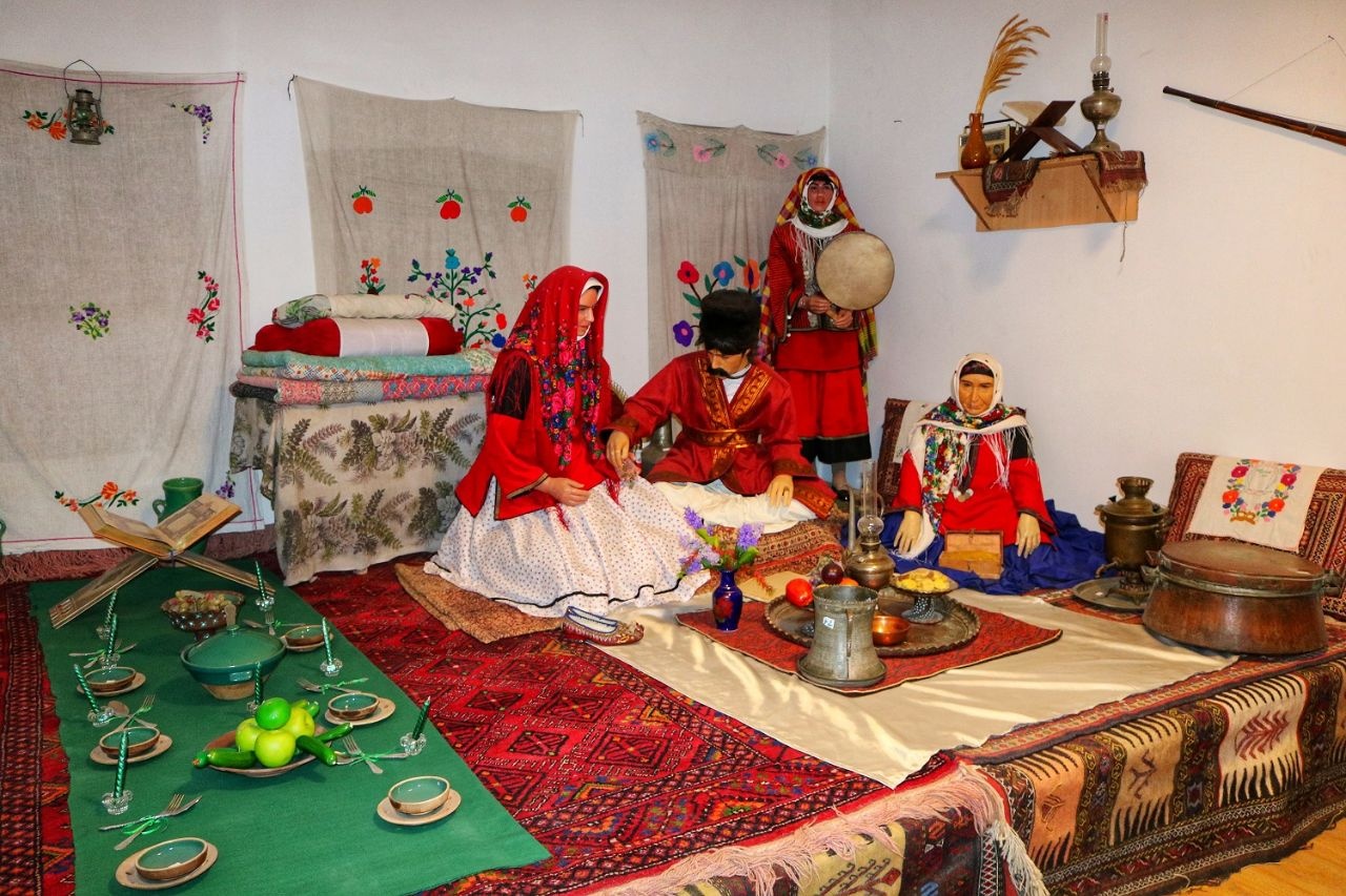 روایت زندگی و فرهنگی در تالارهای عمارت مفخم/ از نقش بر سفال تا نغمه بر تار