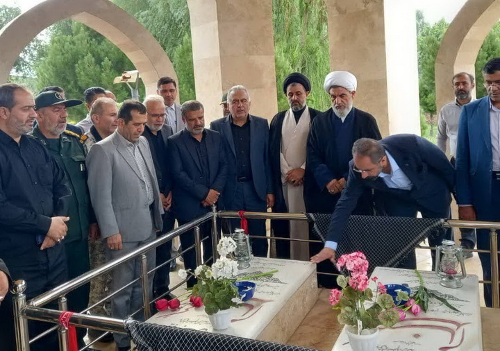 گرامیداشت مقام شهدای اقتدار در دانشگاه آزاد بوئین‌زهرا