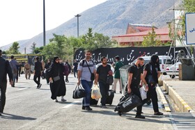 عزاداری زائران خارجی اربعین حسینی در مرز بازرگان