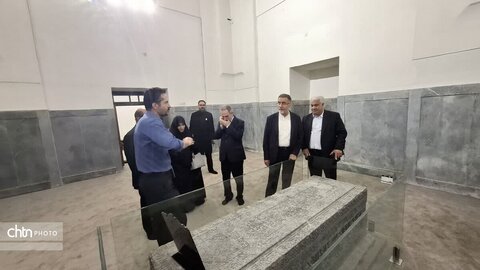 بازدید  معاون گردشگری کشور و رئیس ستاد مرکزی خدمات سفر کشوراز سالن ورودی پروازهای خارجی فرودگاه بین المللی شهید هاشمی نژاد مشهد، مدسه تاریخی «دو در» در حرم مطهر رضوی و وضعیت بازار و ارائه خدمات به زائران در مشهد