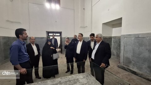 بازدید  معاون گردشگری کشور و رئیس ستاد مرکزی خدمات سفر کشوراز سالن ورودی پروازهای خارجی فرودگاه بین المللی شهید هاشمی نژاد مشهد، مدسه تاریخی «دو در» در حرم مطهر رضوی و وضعیت بازار و ارائه خدمات به زائران در مشهد