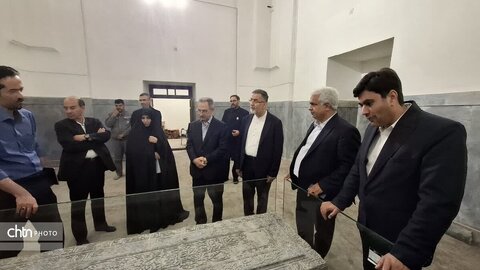 بازدید  معاون گردشگری کشور و رئیس ستاد مرکزی خدمات سفر کشوراز سالن ورودی پروازهای خارجی فرودگاه بین المللی شهید هاشمی نژاد مشهد، مدسه تاریخی «دو در» در حرم مطهر رضوی و وضعیت بازار و ارائه خدمات به زائران در مشهد