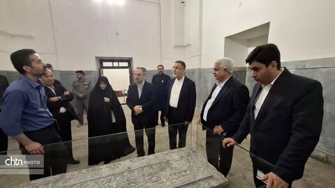 بازدید  معاون گردشگری کشور و رئیس ستاد مرکزی خدمات سفر کشوراز سالن ورودی پروازهای خارجی فرودگاه بین المللی شهید هاشمی نژاد مشهد، مدسه تاریخی «دو در» در حرم مطهر رضوی و وضعیت بازار و ارائه خدمات به زائران در مشهد