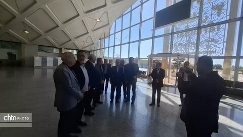 بازدید  معاون گردشگری کشور و رئیس ستاد مرکزی خدمات سفر کشوراز سالن ورودی پروازهای خارجی فرودگاه بین المللی شهید هاشمی نژاد مشهد، مدسه تاریخی «دو در» در حرم مطهر رضوی و وضعیت بازار و ارائه خدمات به زائران در مشهد