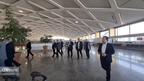 بازدید  معاون گردشگری کشور و رئیس ستاد مرکزی خدمات سفر کشوراز سالن ورودی پروازهای خارجی فرودگاه بین المللی شهید هاشمی نژاد مشهد، مدسه تاریخی «دو در» در حرم مطهر رضوی و وضعیت بازار و ارائه خدمات به زائران در مشهد