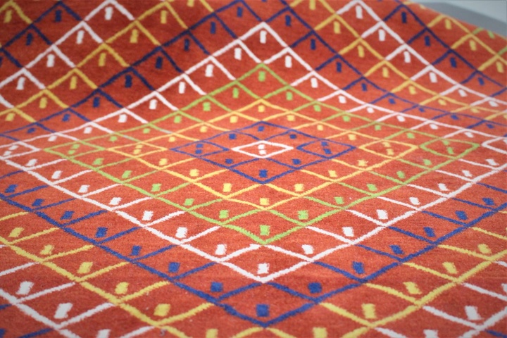 نخستین فرش «گِلیج» دستباف مازندران با نقوش ساسانی بافته شد/ خواهران باقری در گفت‌وگو با میراث‌آریا: می‌خواستیم چیزی ببافیم که نگاه‌ها را به اصالت ایران جلب کند