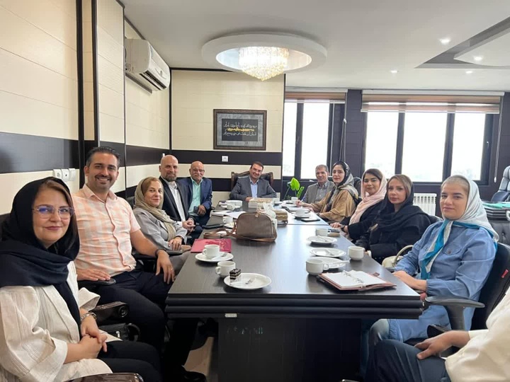 بررسی چالش‌های تمدید مجوز در دیدار انجمن راهنمایان گردشگری البرز با مدیرکل میراث فرهنگی استان