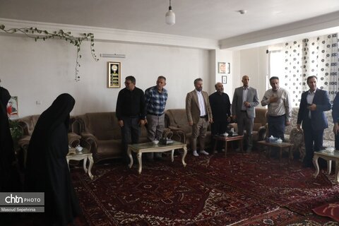 دیدار مدیرکل میراث فرهنگی استان آذربایجان شرقی با خانواده شهید قادر جدی در تبریز