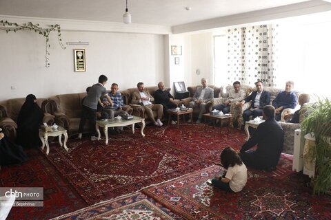 دیدار مدیرکل میراث فرهنگی استان آذربایجان شرقی با خانواده شهید قادر جدی در تبریز