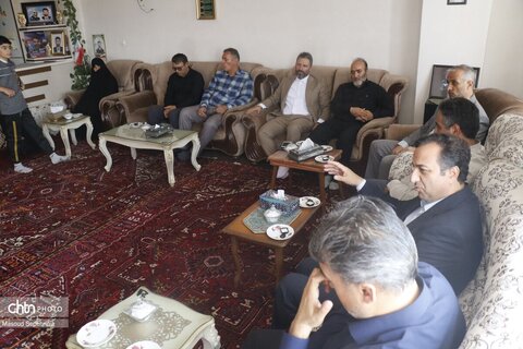 دیدار مدیرکل میراث فرهنگی استان آذربایجان شرقی با خانواده شهید قادر جدی در تبریز