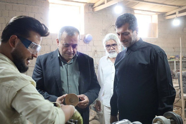 بازدید مدیرکل میراث‌فرهنگی آذربایجان غربی از کارگاه تولیدی صنایع‌دستی در روستای زیوه پیرانشهر