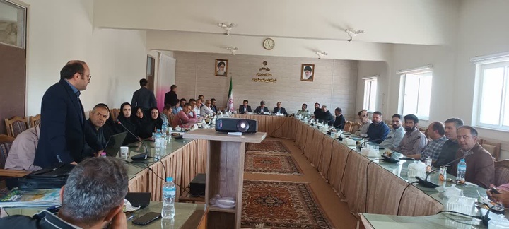 نشست آشنایی با شیوه‌های نوین توسعه کسب و کارهای روستایی با رویکرد گردشگری در نیر برگزار شد