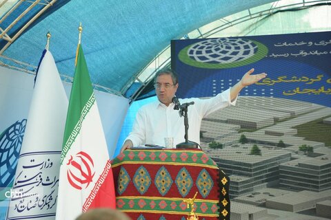 کلنگ‌زنی فاز اول مجتمع تجاری و گردشگری در میاندوآب