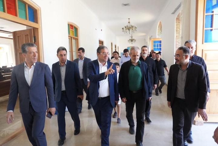 بازدید رئیس‌جمهور از ساختمان تاریخی مرکز خدمات سرمایه‌گذاری آذربایجان‌غربی