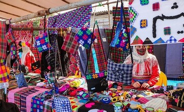 چادرشب بافی هنر دست زنان قاسم‌آبادی