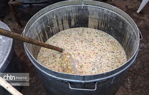 فعالیت خادمین موکب مصباح الهدی حسینیه اعظم زنجان در مسیر نجف اشرف به کربلای معلی